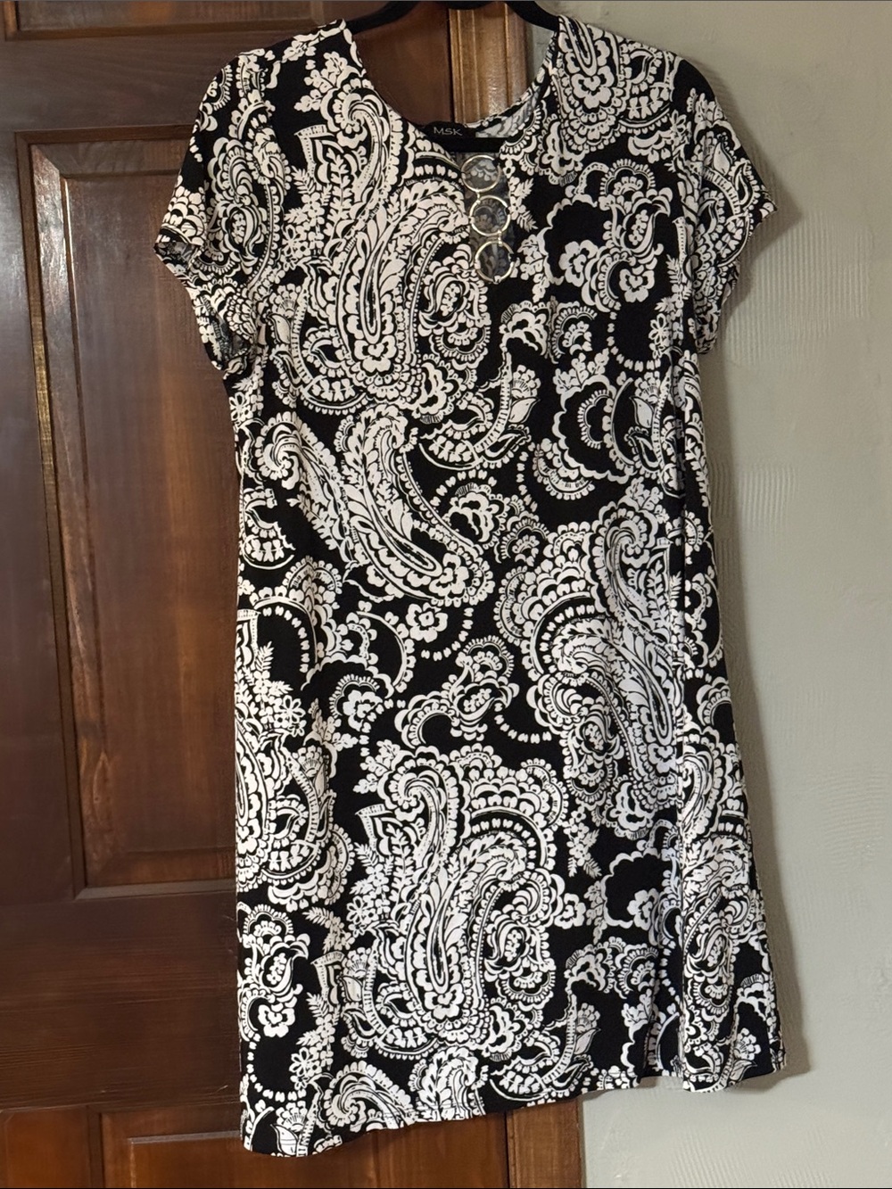 MSK Black & White Paisley Ring-Detail Short Sleeve Dress
